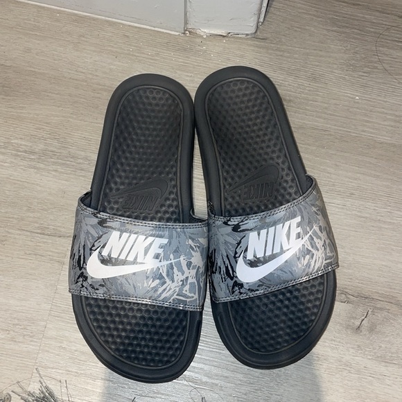 Nike benassi slides US 6 - Picture 2 of 5